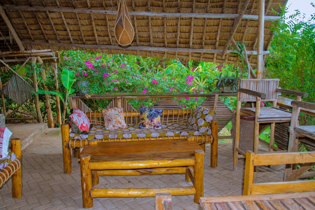 Mikoko Beach & Cottages บากาโมโย ภายนอก รูปภาพ