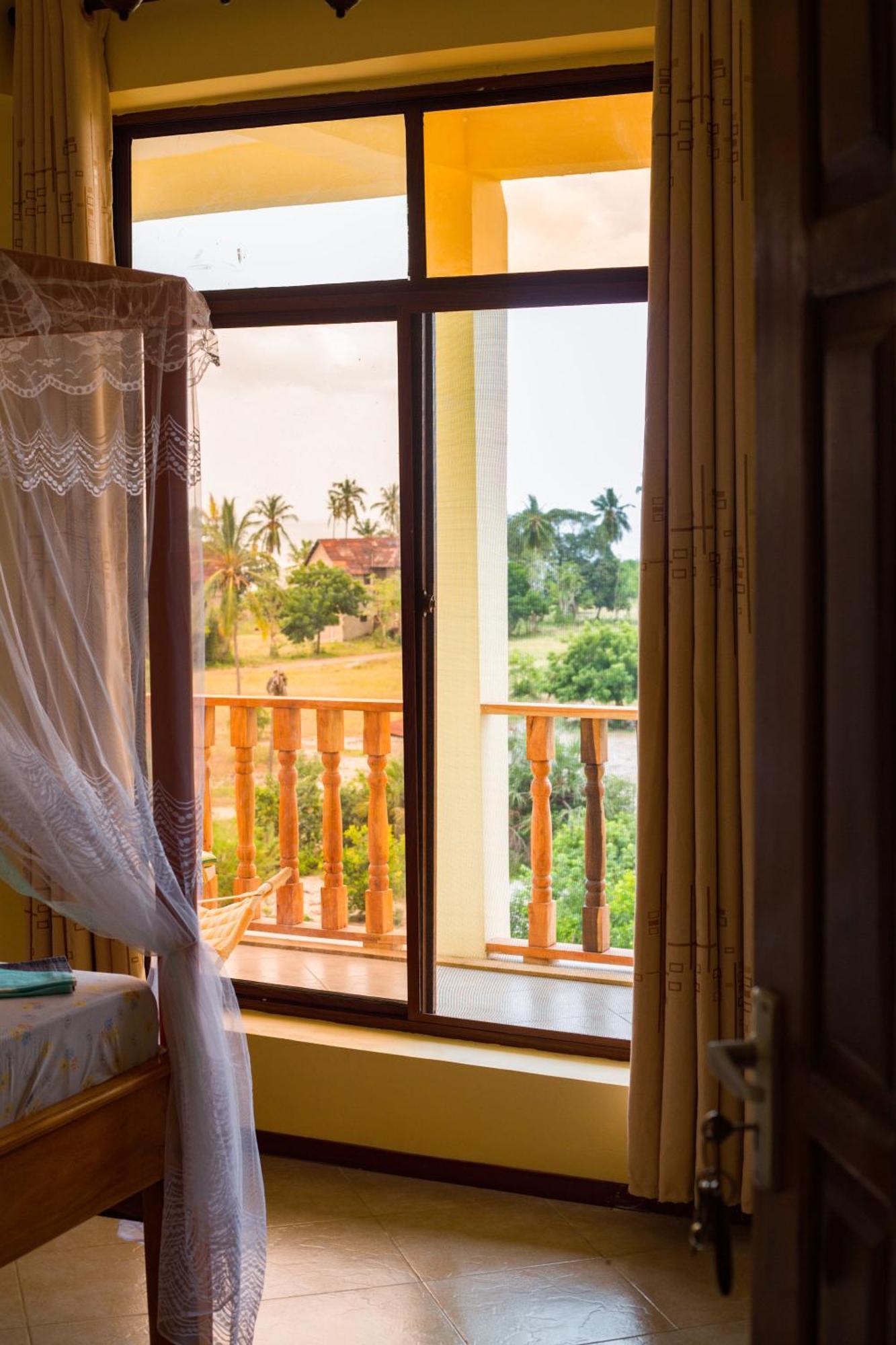 Mikoko Beach & Cottages บากาโมโย ภายนอก รูปภาพ