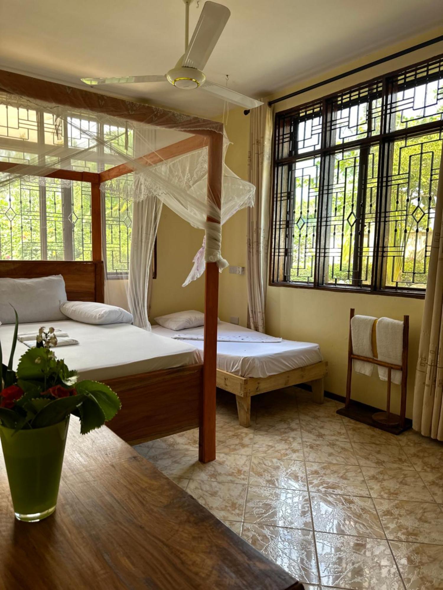 Mikoko Beach & Cottages บากาโมโย ภายนอก รูปภาพ